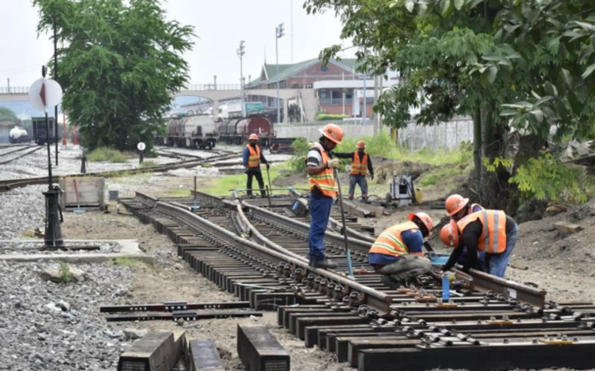 Ferrocarrileros buscan revivir tren de pasajeros